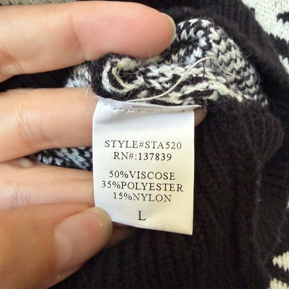 Altar’d State Black White Houndstooth Cropped Sweater Size L - Picture 5 of 6